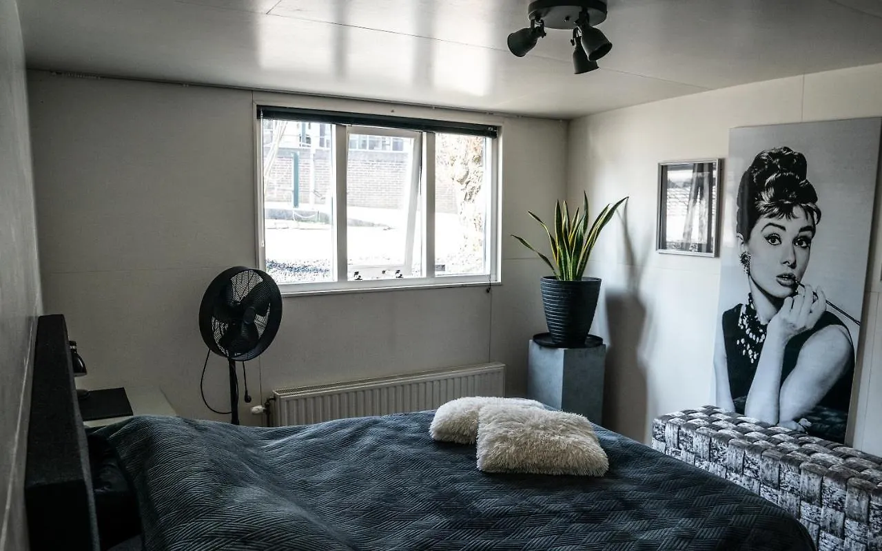 Houseboat-Amsterdam Bed and Breakfast Amsterdam