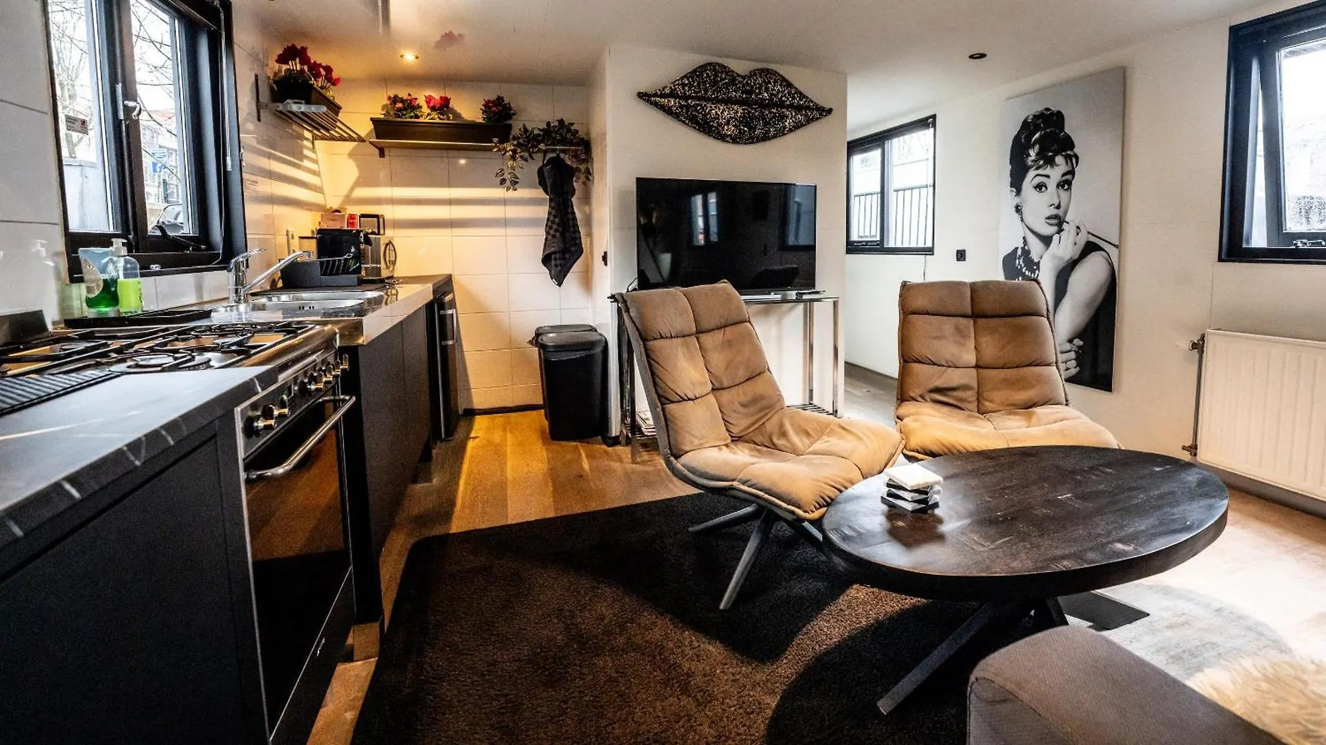 Houseboat-Amsterdam Bed and Breakfast Bed & Breakfast Amsterdam