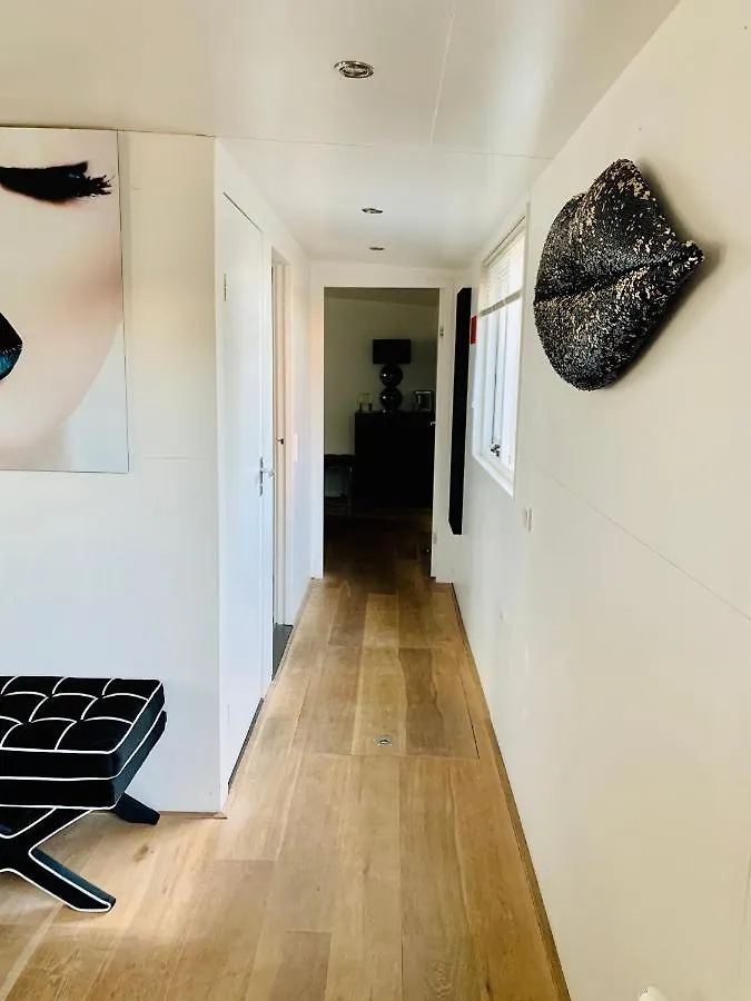 فندق مبيت وإفطار مبيت وإفطار Houseboat-أمستردام هولندا